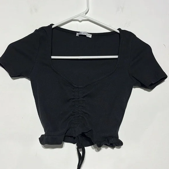ZARA Black Cinched Front V-Neckline Ruffle Hem Short Sleeve Crop Top Size Small - Picture 2 of 8